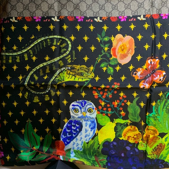 NWT Gucci Scarf Silk Dogs&Vase Print - Picture 8 of 8